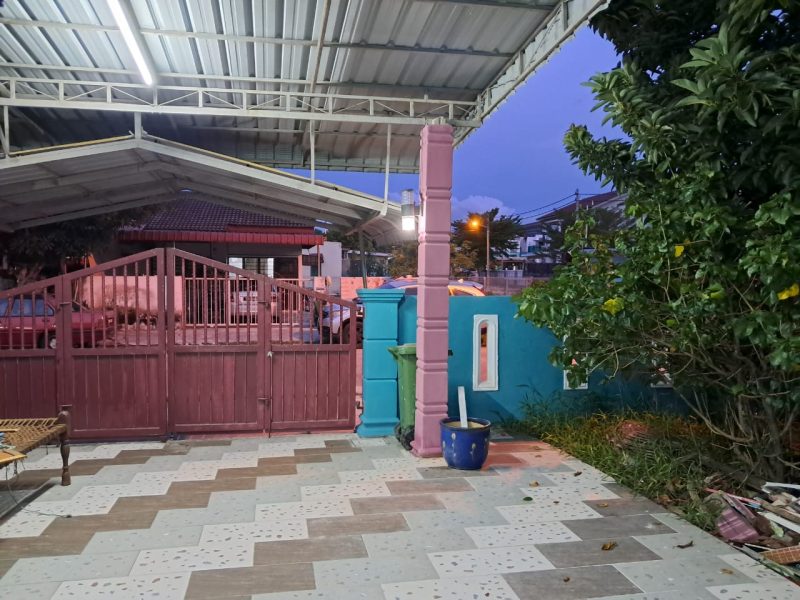 Single Storey Corner Lot House For Sale